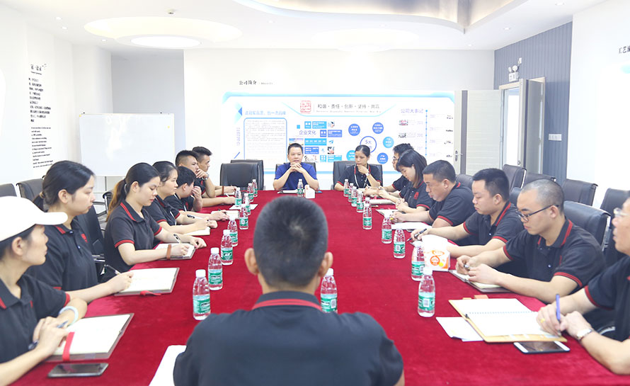 冠一多功能廳早會