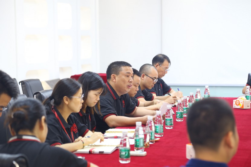 冠一每周周一的早會 冠一每周周一的早會